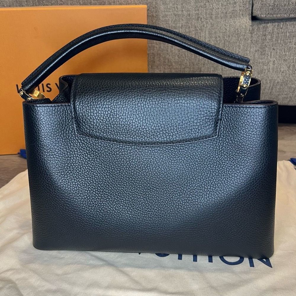 Louis Vuitton Handbag Capucines MM - Picture 13 of 17